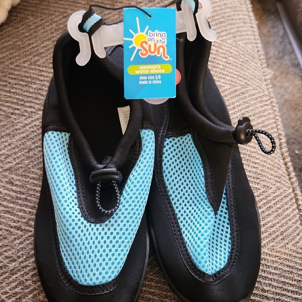 Bring On The SUN Water Shoes SIZE 5/6